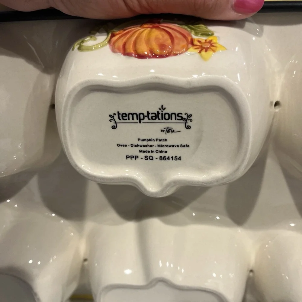Thanksgiving  style design  TEMP-TATIONS Pumpkin Patch Muffin Baking Pan